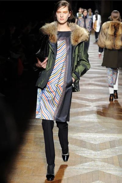Look 28